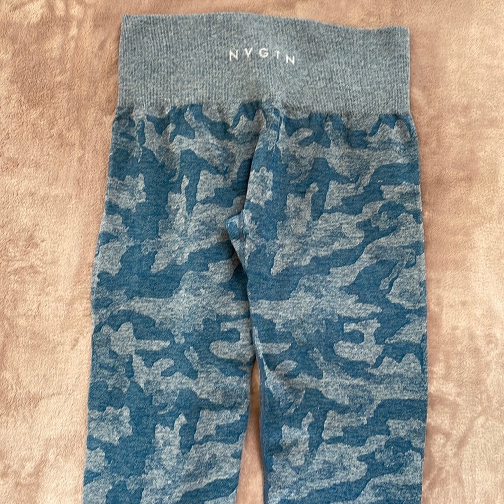NWOT NVGTN medium camo leggings
